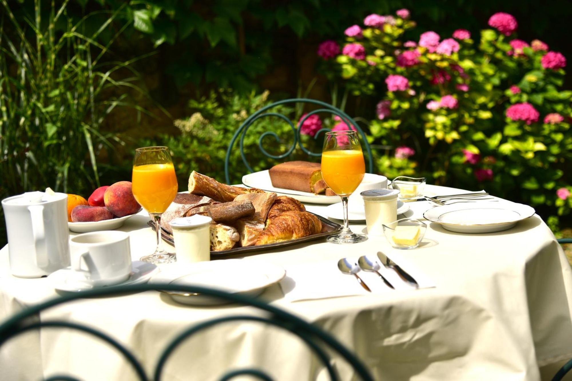 Logis Hotel Le Boudoir Belves Exterior photo